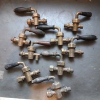 Кран бронзовый к запорному устройству указ.уровня   ф6/10  резьба Тр1/4